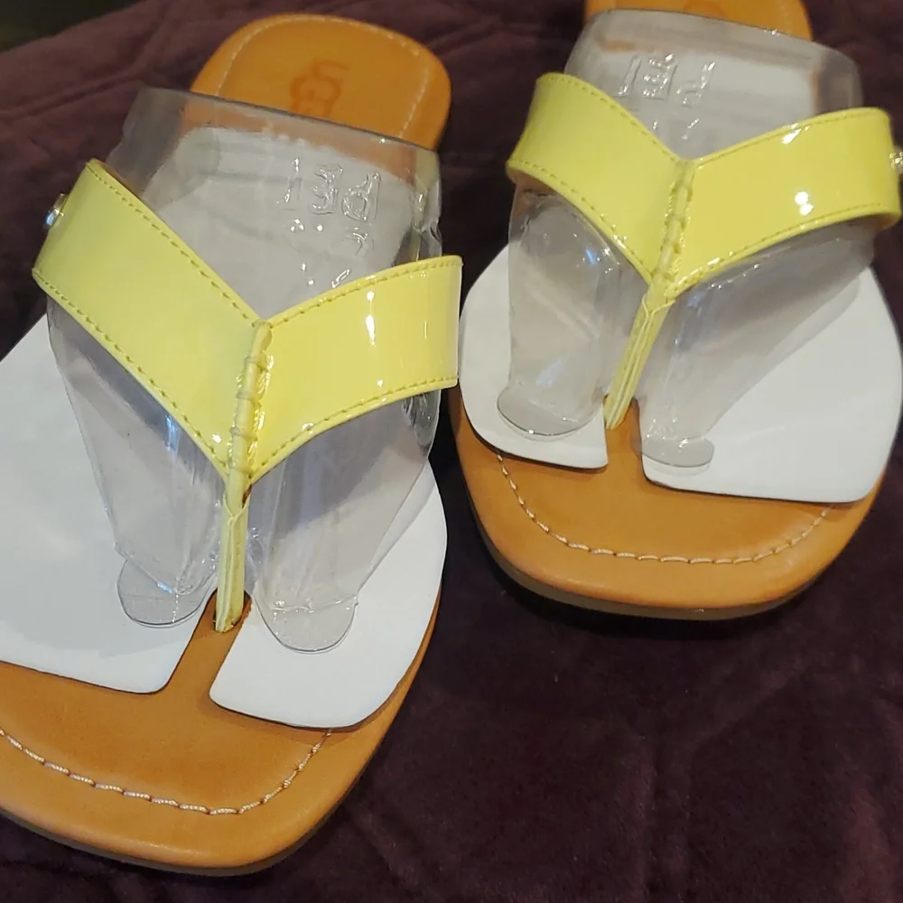 Ugg Tuolumne thongs, size 8, yellow